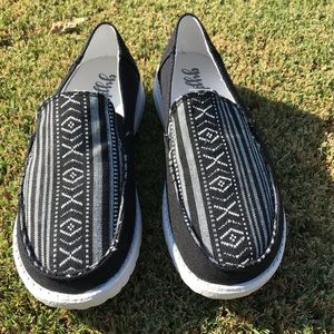 Black Gypsy Jazz Loafer